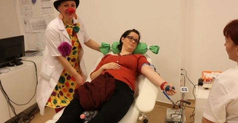 Véradás Szegeden Bohócdoktorokkal